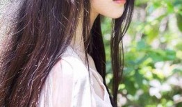 吃瓜楼梯哭女孩网红,揭秘网红背后的感人故事